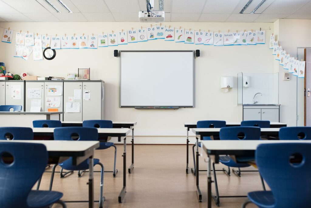 empty classroom with whiteboard 2023 11 27 05 30 19